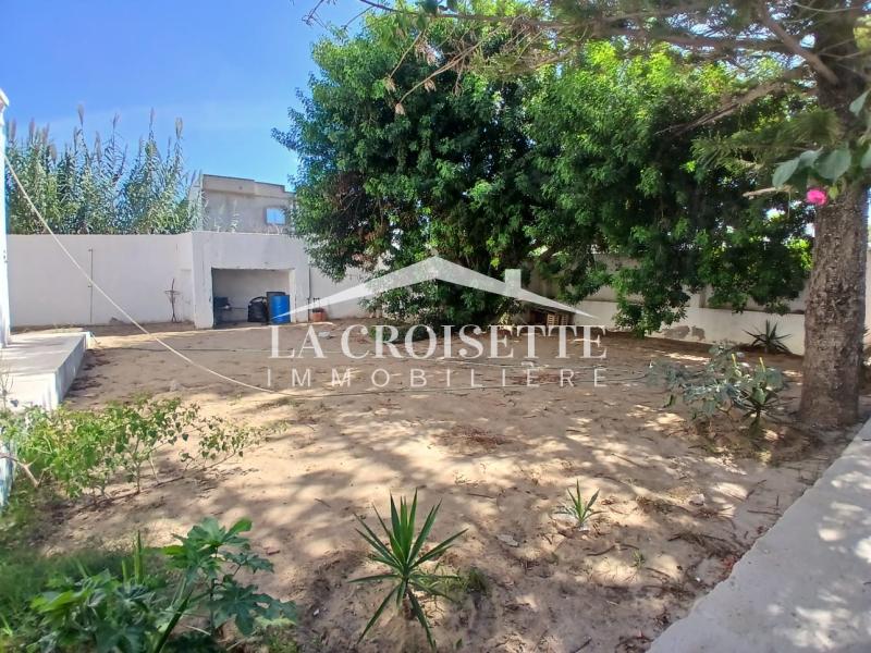 Villa à rénover S+4 à La Soukra 